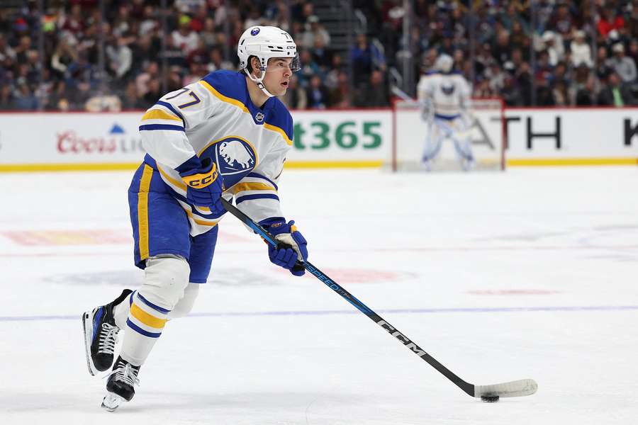 John-Jason Peterka im Jersey der Buffalo Sabres