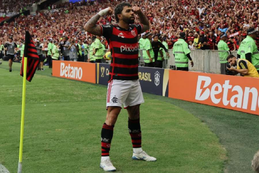 Gabriel Barbosa voltou a celebrar com a torcida do Flamengo em uma final de campeonato