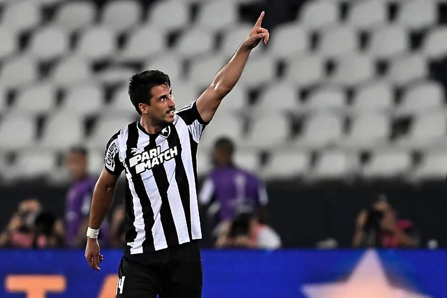 Gabriel Pires não está nos planos do Botafogo