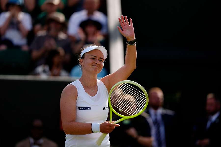Cehoaica Barbora Krejcikova, deținătoarea trofeului Wimbledon, a trecut cu emoții în turul trei de Caroline Dolehide
