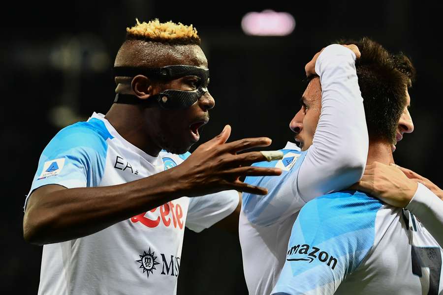 Naples est plus que jamais leader de Serie A en s'imposant chez son dauphin l'Atalanta (1-2)