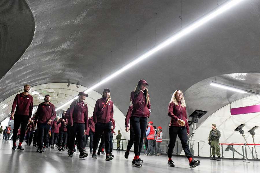 La delegación canadiense, en el Metro de Santiago.