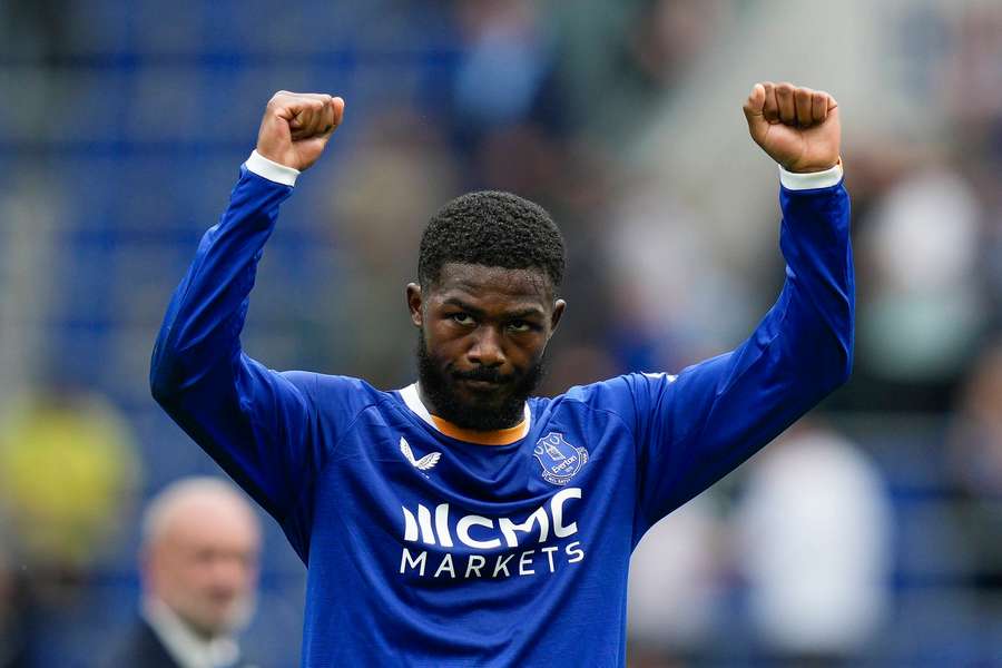 Maitland-Niles hails electric Everton atmosphere after debut Maitland-Niles hails electric Everton atmosphere after debut