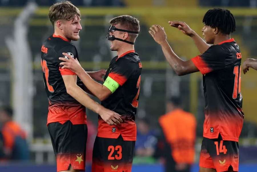 Slavia brala na půdě Fenerbahce bod za remízu 2:2. Slavia brala na půdě Fenerbahce bod za remízu 2:2.