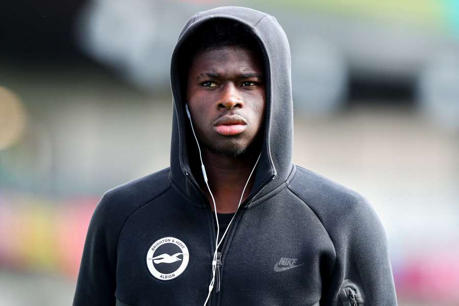 O Manchester United terá chegado a acordo para contratar o médio camaronês do Brighton, Carlos Baleba O Manchester United terá chegado a acordo para contratar o médio camaronês do Brighton, Carlos Baleba