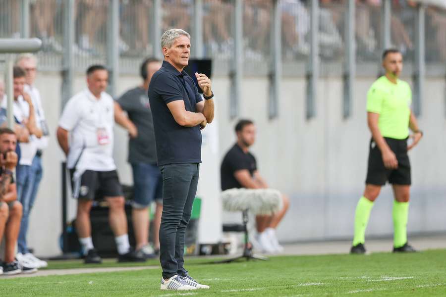 WAC-Trainer Dietmar Kühbauer während des Spiels.