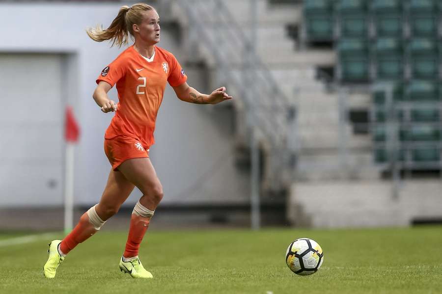 Desirée van Lunteren in actie voor het Nederlands elftal op 30 augustus 2019