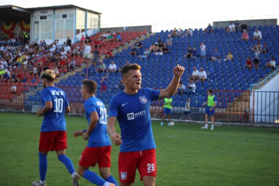 Pe stadionul din Oradea va fi instalat un sistem mobil de nocturnă