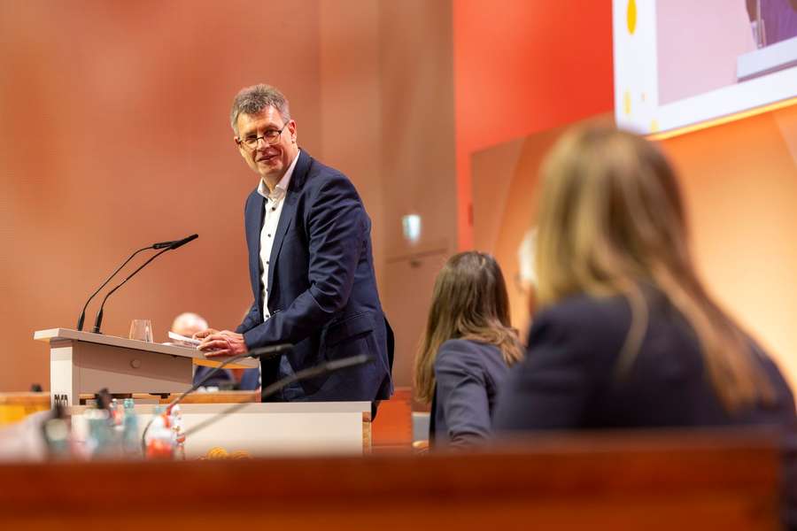 DOSB-Präsident Thomas Weikert bei der Mitgliederversammlung des DOSB in Frankfurt DOSB-Präsident Thomas Weikert bei der Mitgliederversammlung des DOSB in Frankfurt