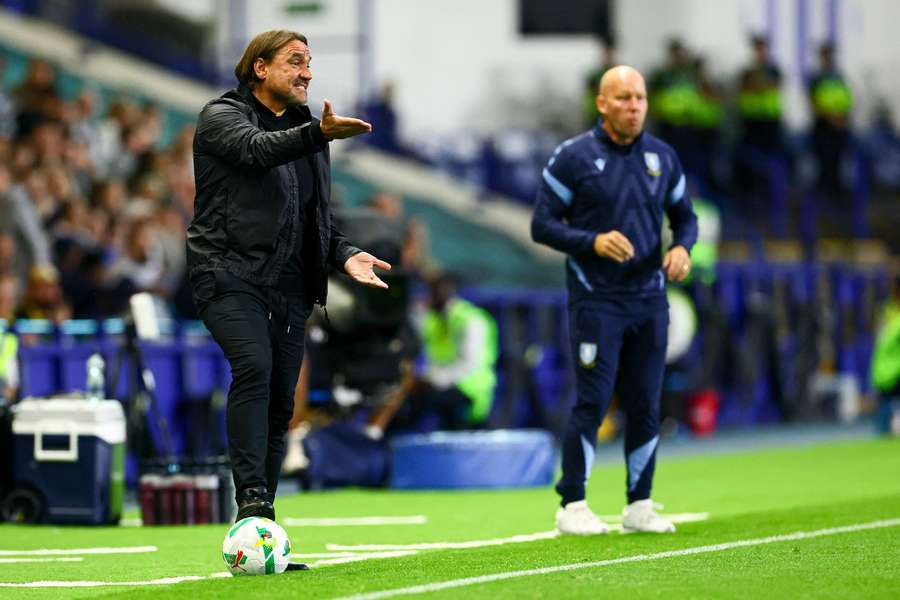 Farke "embarrassed" as Leeds lose to Sheffield Wednesday in Cup Farke "embarrassed" as Leeds lose to Sheffield Wednesday in Cup
