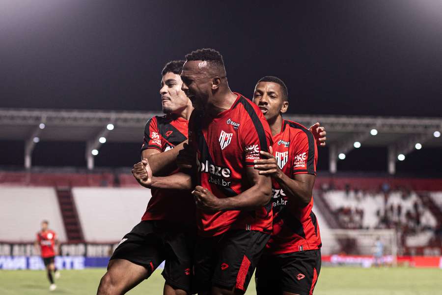 Maranhão abriu o caminho da vitória do Atlético-GO