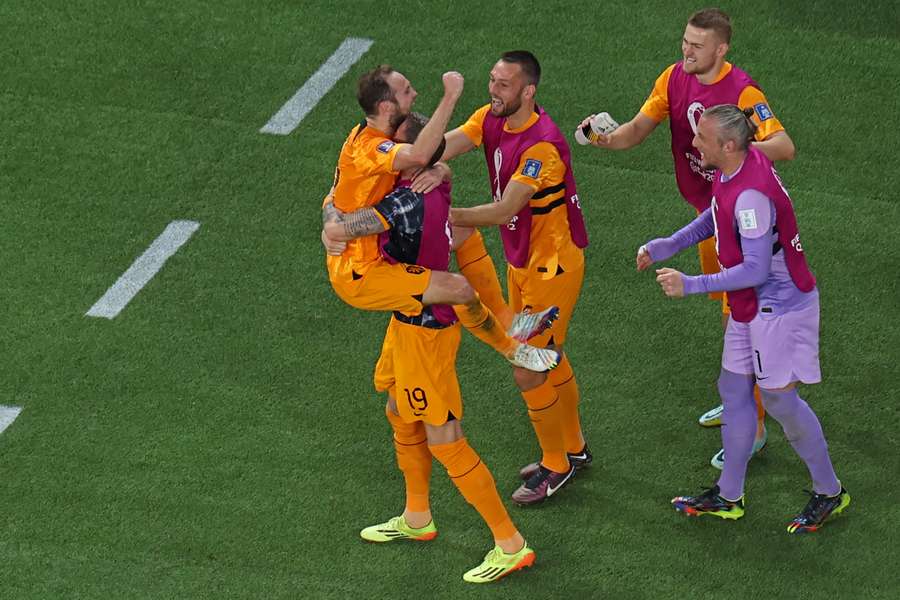 Daley Blind celebrates his goal