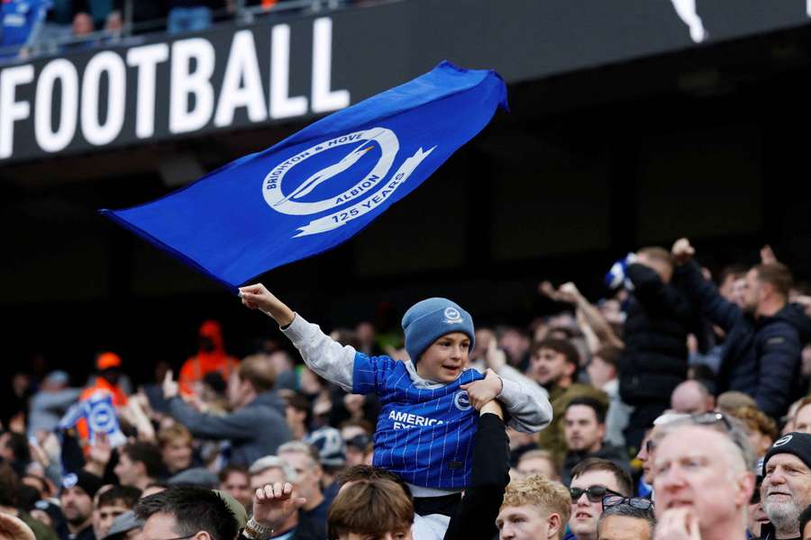 Brighton fez a festa no Etihad