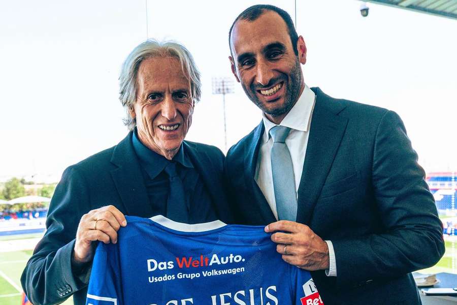 Jorge Jesus recebeu uma camisola do FC Alverca Jorge Jesus recebeu uma camisola do FC Alverca