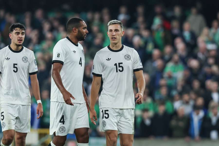 Jonathan Tah (l.) und Nico Schlotterbeck (r.) Jonathan Tah (l.) und Nico Schlotterbeck (r.)