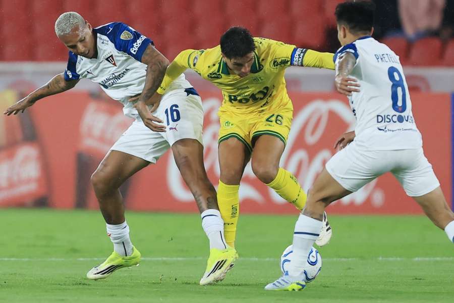 Mirassol não conseguiu superar a LDU do brasileiro Deyverson (foto)