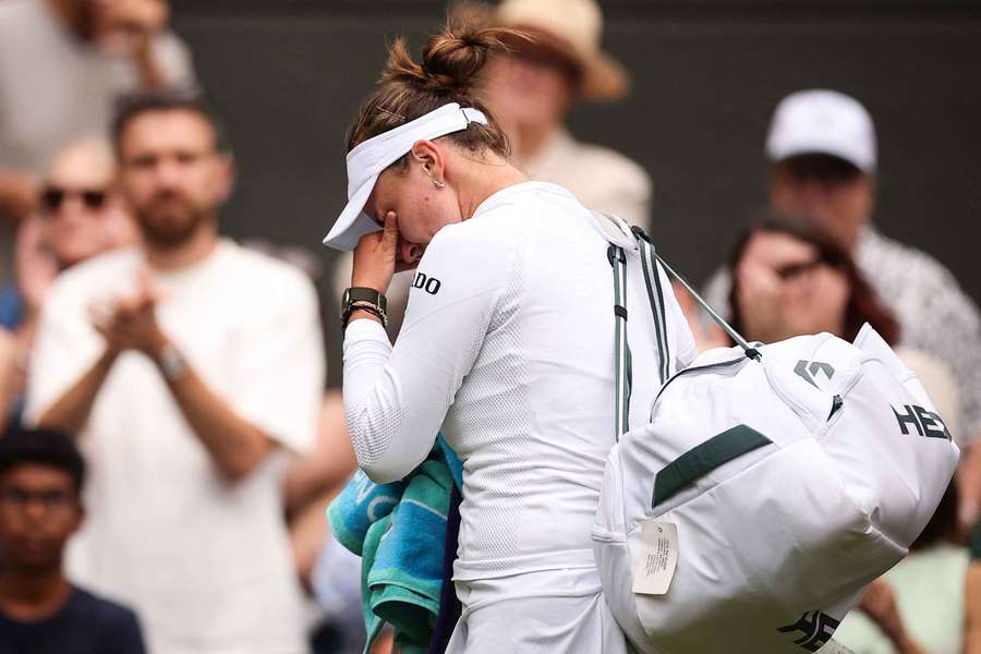 Barbora Krejcikova foi eliminada neste sábado (5) após derrota para Emma Navarro