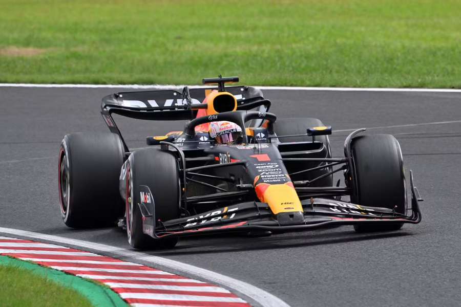 Úvodní tréninky F1 v Japonsku vyhrál Max Verstappen.
