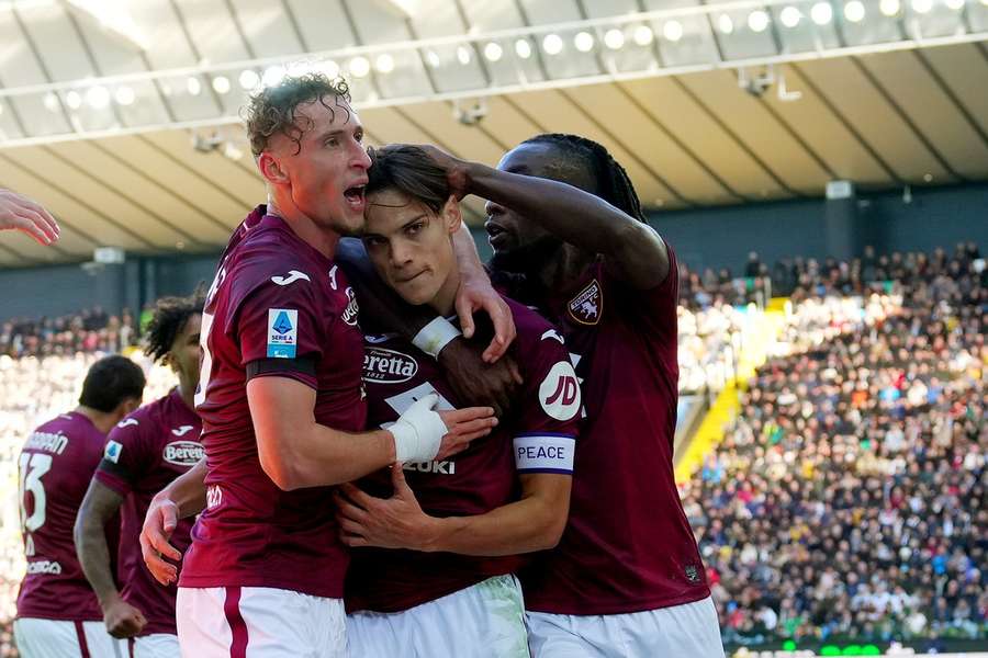 Samuele Ricci esulta per il gol segnato all'Udinese