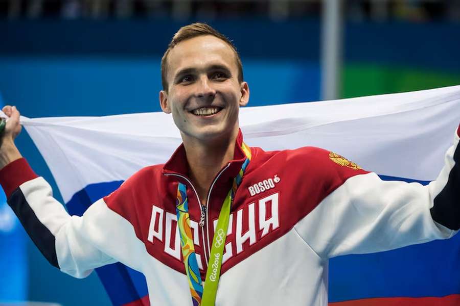 World Aquatics autorizou atletas russos e bielorrussos a competir com bandeiras e hinos