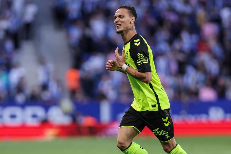 Video: Antony scores worldie as Real Betis late win