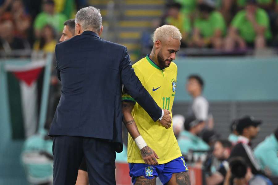 Neymar seria 5º batedor contra a Croácia devido à "pressão", diz Tite