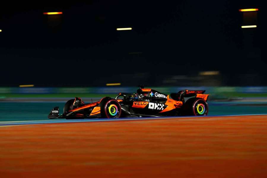 Piastri minimalnie przed Norrisem na jedynym treningu w Katarze. Problemy Verstappena