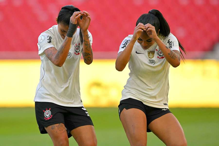 Colo Colo sucumbe ante el Corinthians Colo Colo sucumbe ante el Corinthians
