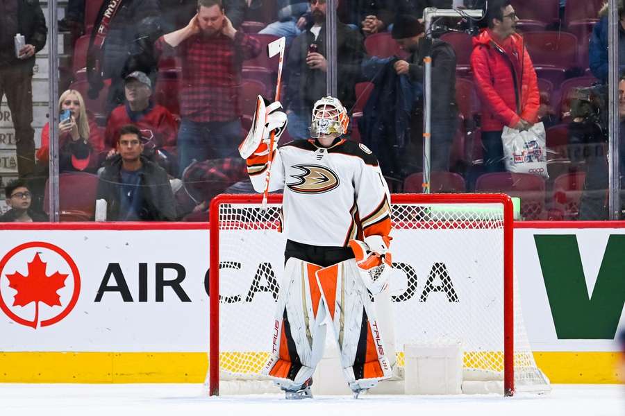 Český týden v NHL: Dostálův fantastický kanadský nášup, Chytil válel, ale pak dostal ránu