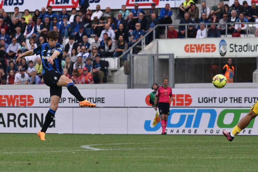 De Roon schiet de 1-1 binnen