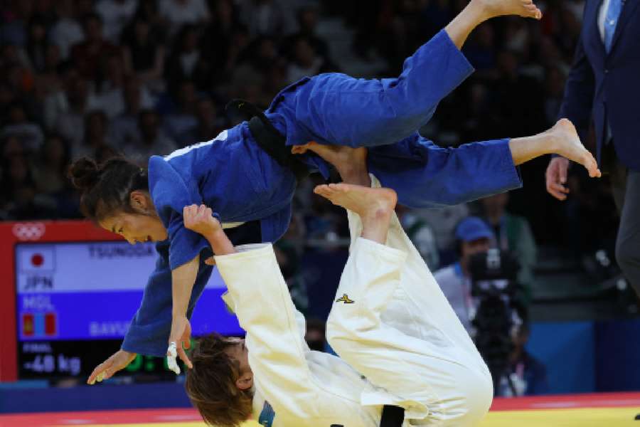 Japan's Tsunoda and Mongolia's Bavuudorj in final action