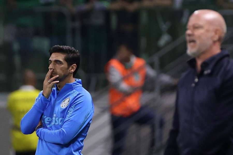 Abel levou a melhor no duelo contra Antônio Carlos Zago, do Coritiba