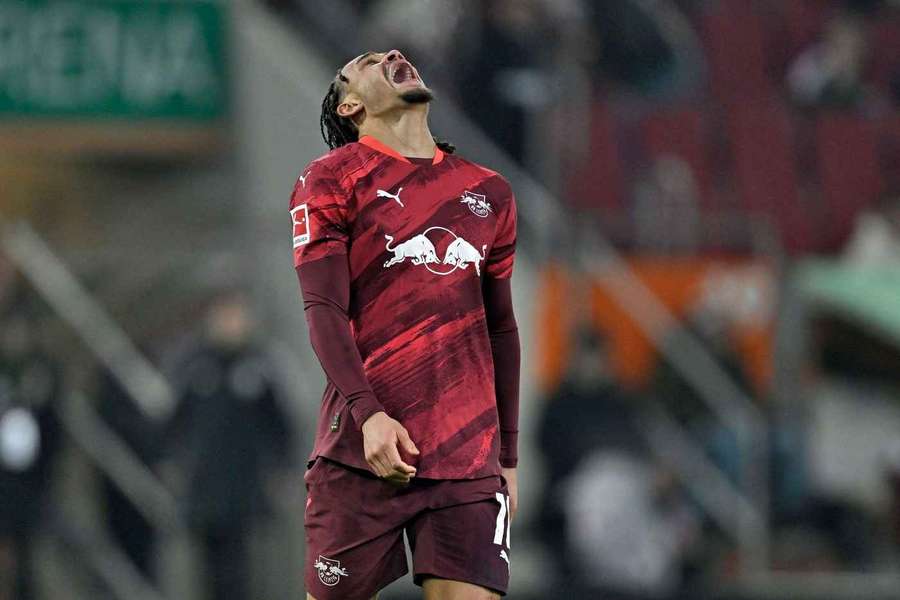Xavi Simons reacts