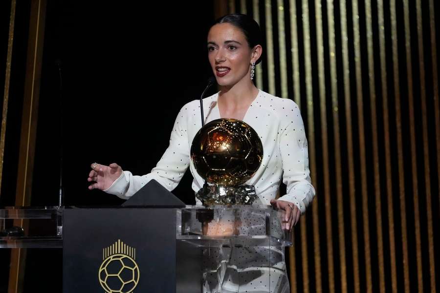 Aitana Bonmatí habla en la gala del Balón de Oro.