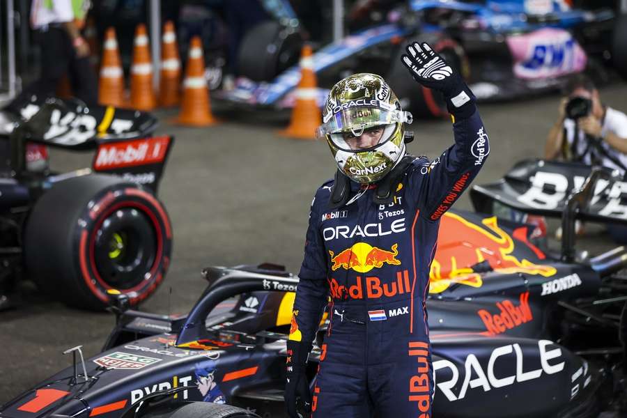 Verstappen pakt pole-position voor slotrace in Abu Dhabi; Sergio Pérez op twee