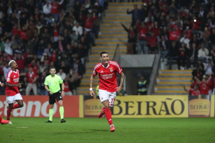 Di María celebra uno de sus dos goles al Nacional de Madeira