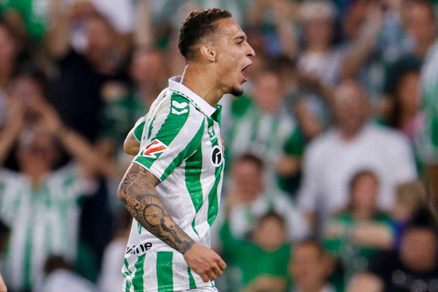 Antony, do Betis, foi o principal jogador brasileiro no futebol europeu nesse fim de semana