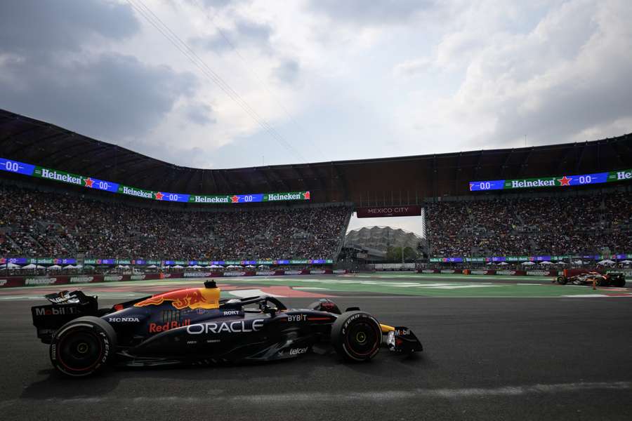 Verstappen werd zesde, Sainz won de race