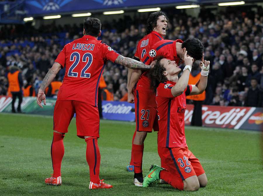 David Luiz célèbre son but lors du huitième de finale retour de Ligue des champions entre Chelsea et le PSG à Stamford Bridge, le 11 mars 2015.