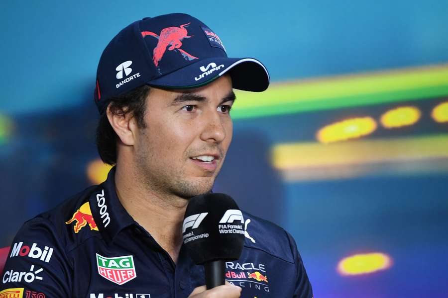 Verstappen não cedeu posição e Perez criticou: "Se tem dois campeonatos é graças a mim"