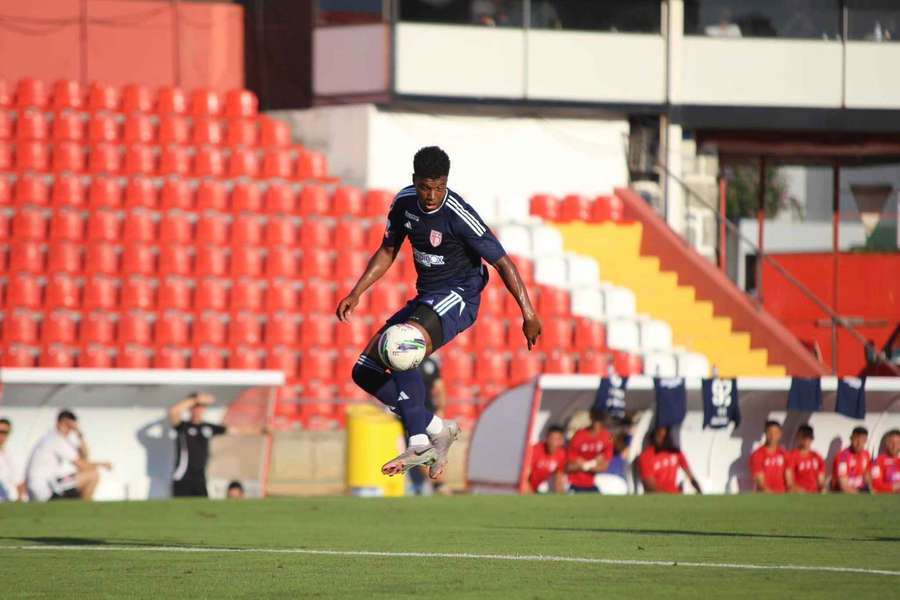 AVS apresentou também o equipamento alternativo diante do Ferrol