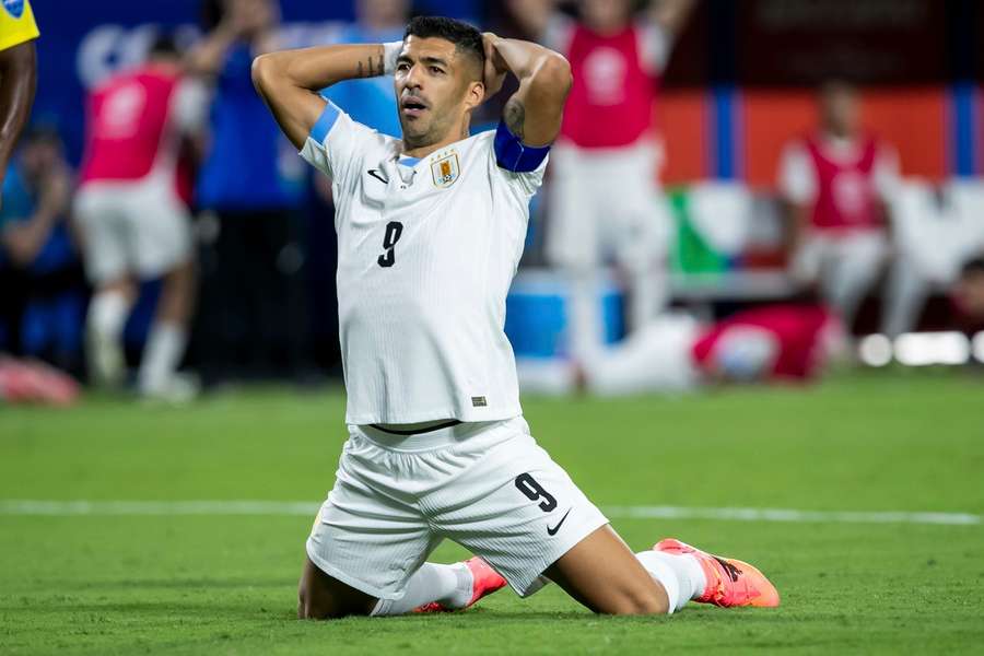 Luis Suárez lamenta chance perdida em Uruguai x Colômbia