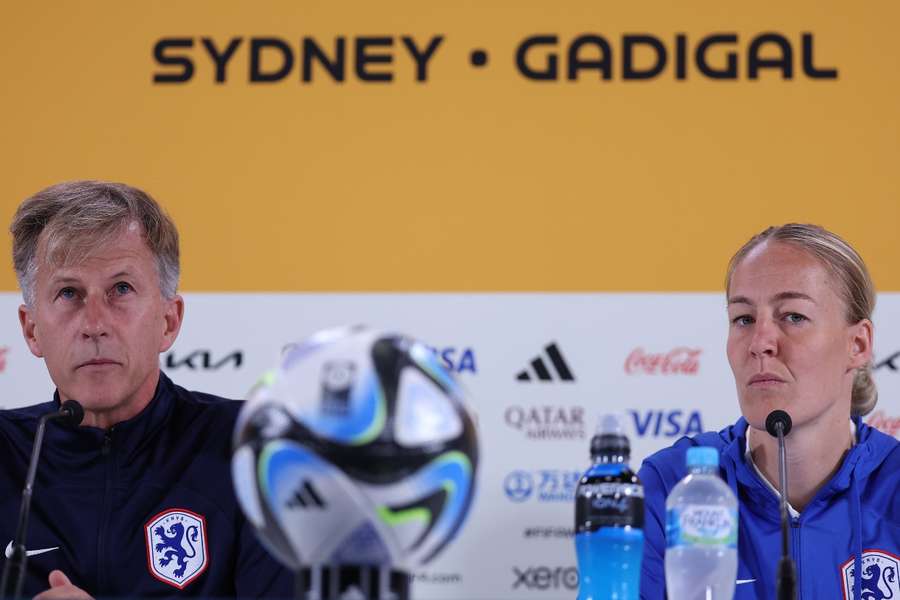 Netherlands' coach Andries Jonker (L) and defender Stefanie van der Gragt