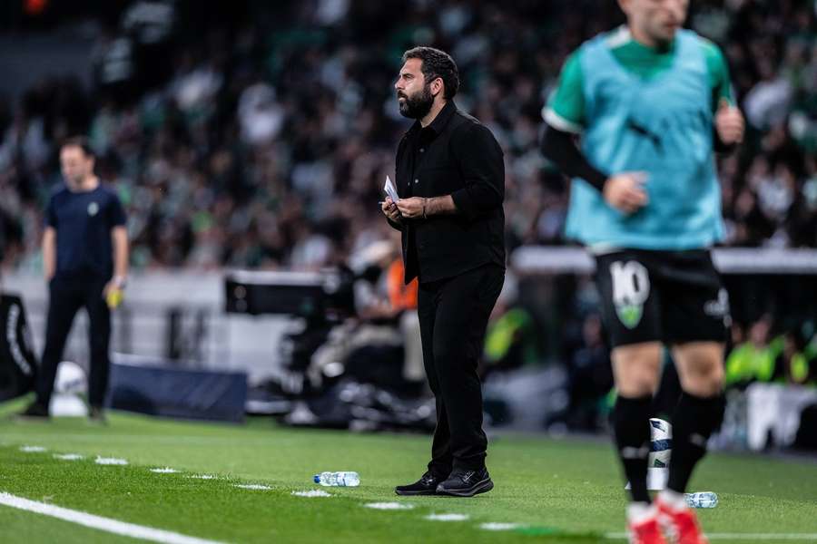 Gonçalo Feio, treinador do Tondela, em Alvalade