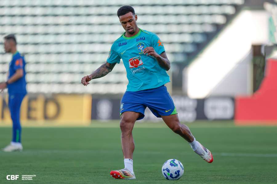 Gabriel Magalhães é o titular da defesa brasileira ao lado de Marquinhos Gabriel Magalhães é o titular da defesa brasileira ao lado de Marquinhos