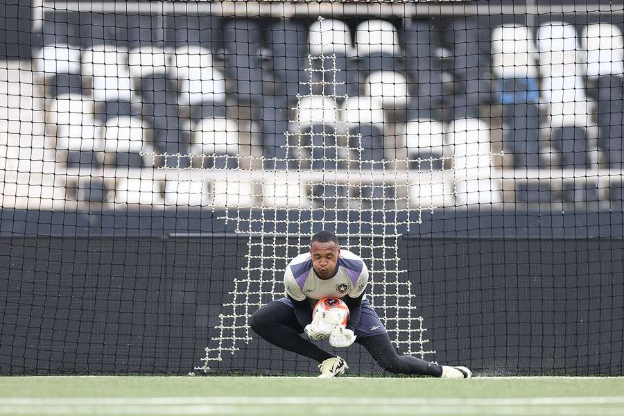 El Fogão se entrena para el derbi contra el Flu aún sin nuevo entrenador El Fogão se entrena para el derbi contra el Flu aún sin nuevo entrenador