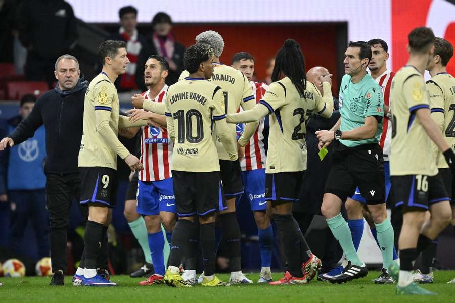 Conato de trifulca en el Atlético de Madrid-Barça Conato de trifulca en el Atlético de Madrid-Barça