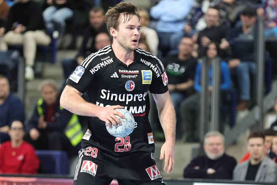 Jonathan Svensson wechselt ligaintern