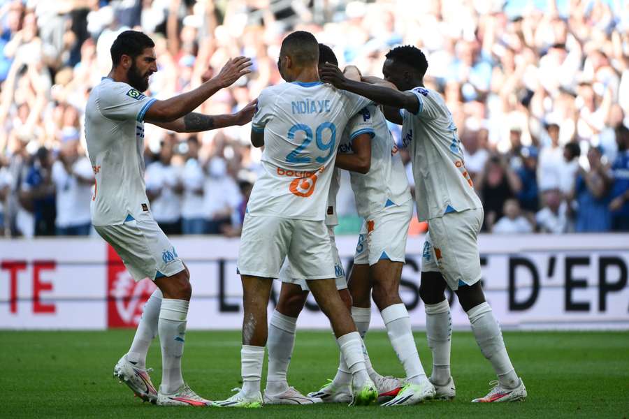 Les joueurs de l'OM qui célèbrent le but d'Ounahi. 