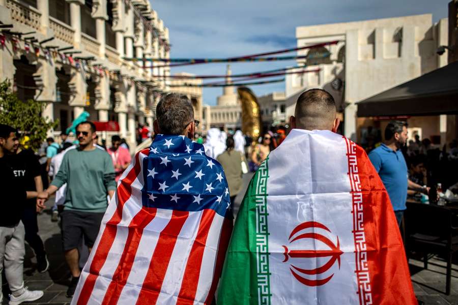 Estados Unidos e Irã fazem confronto direto por vaga no Grupo B da Copa